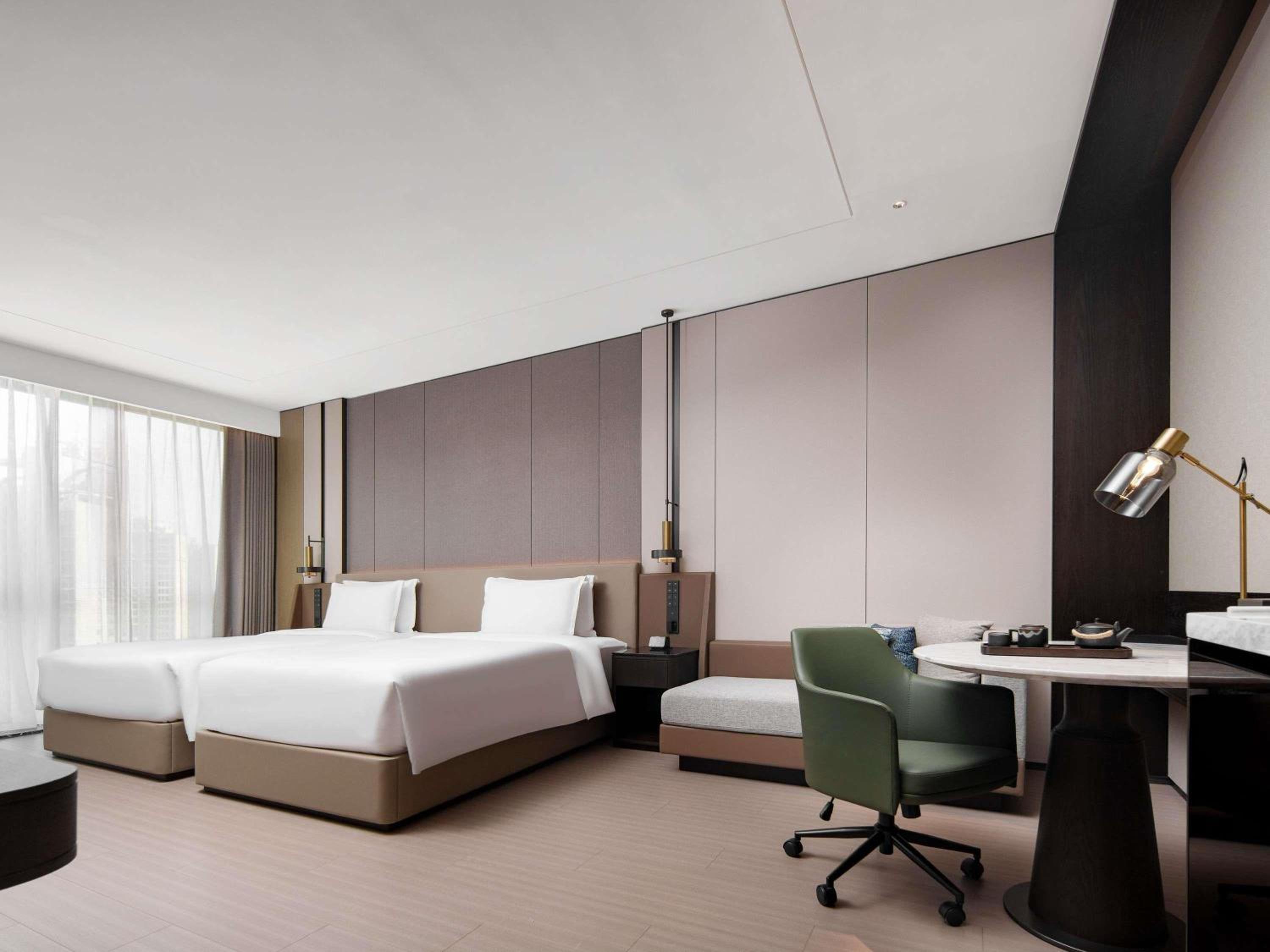 SUPERIOR, EXECUTIVE, TWIN BEDS