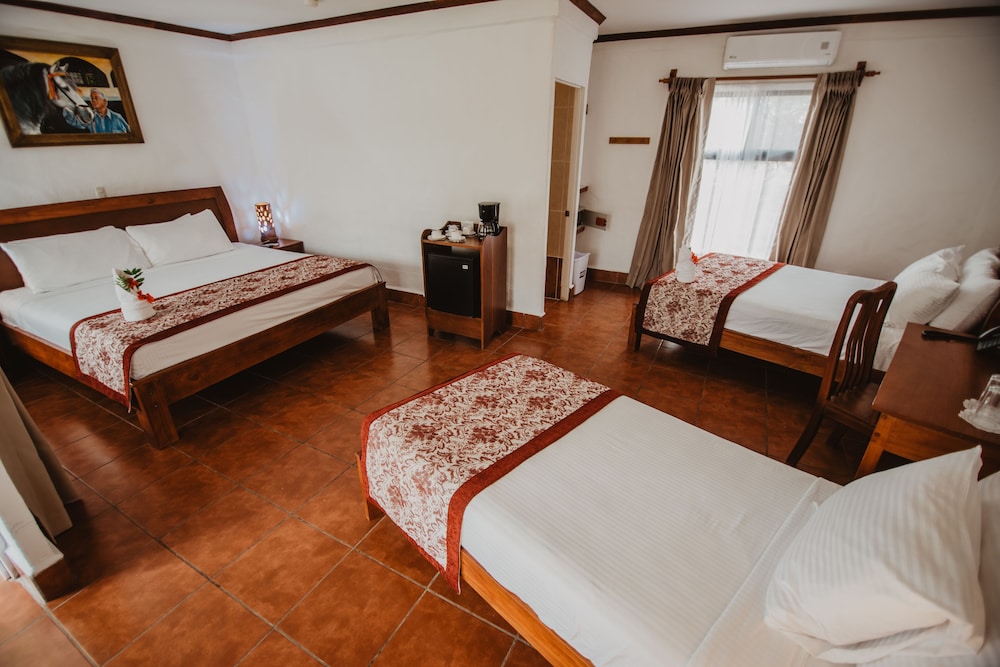 Hacienda Guachipelin Hotel 24/71