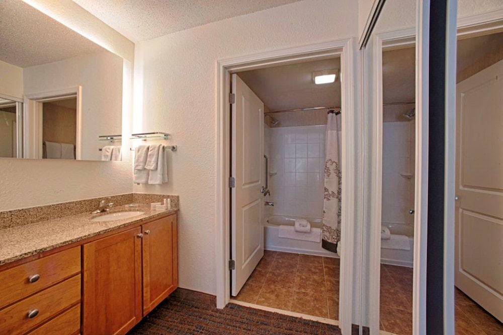 Residence Inn By Marriott Neptune At Gateway Center 8/36