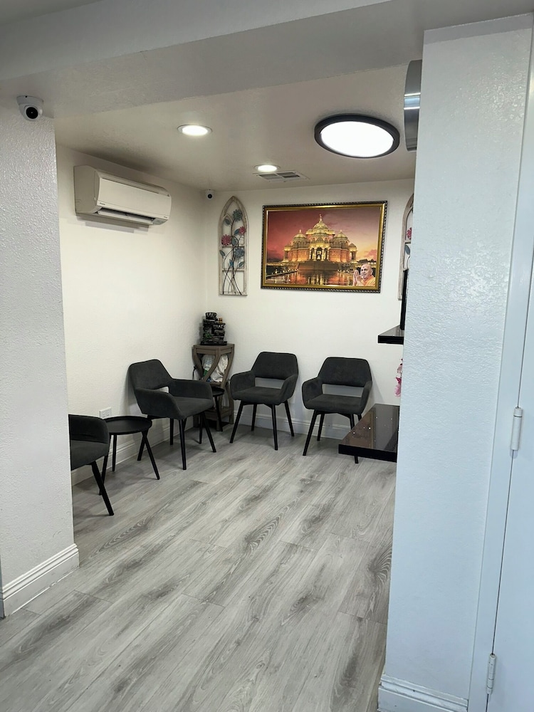 Americas Best Value Inn Corona 25/46