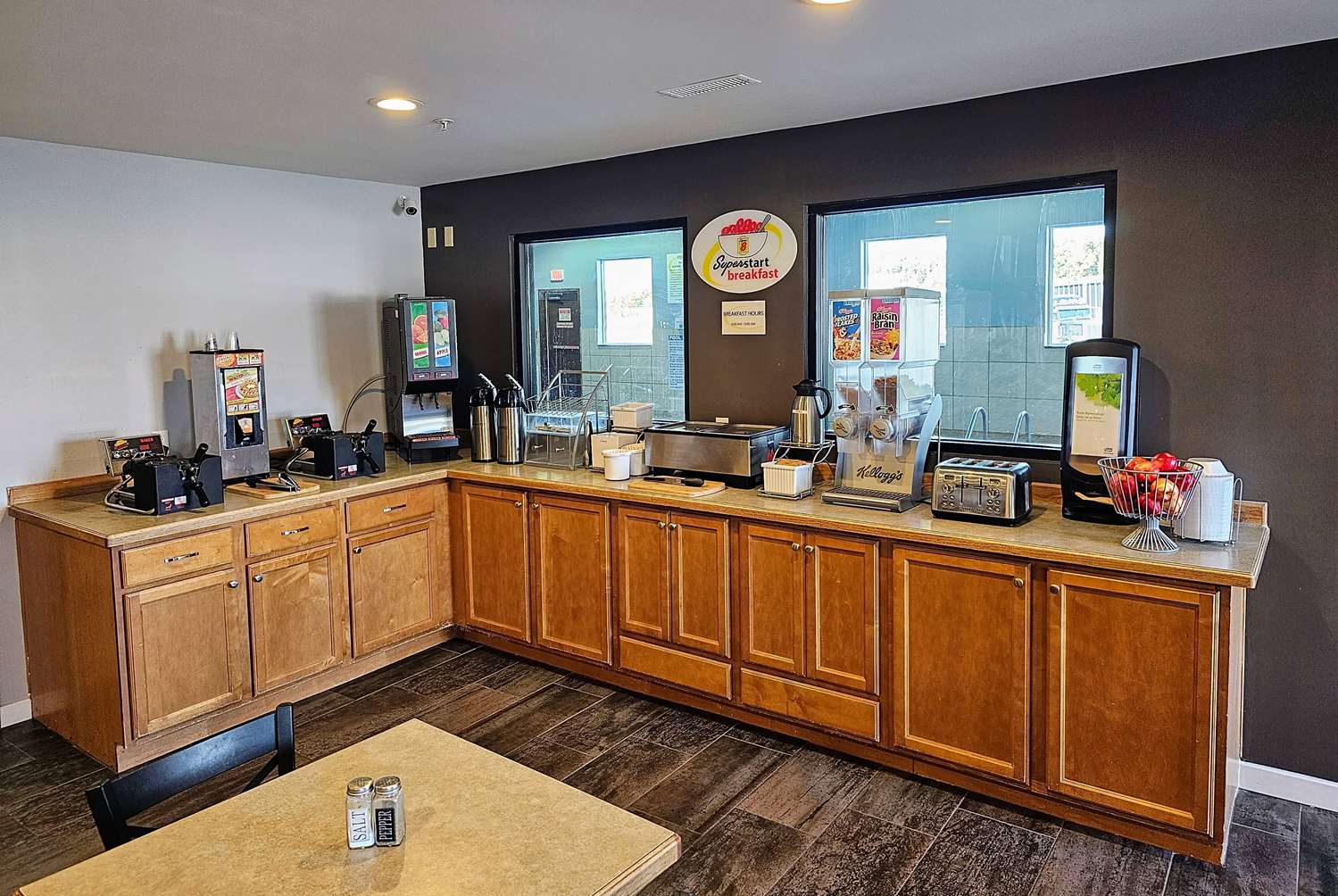 Super 8 by Wyndham Cloverdale IN 3/10