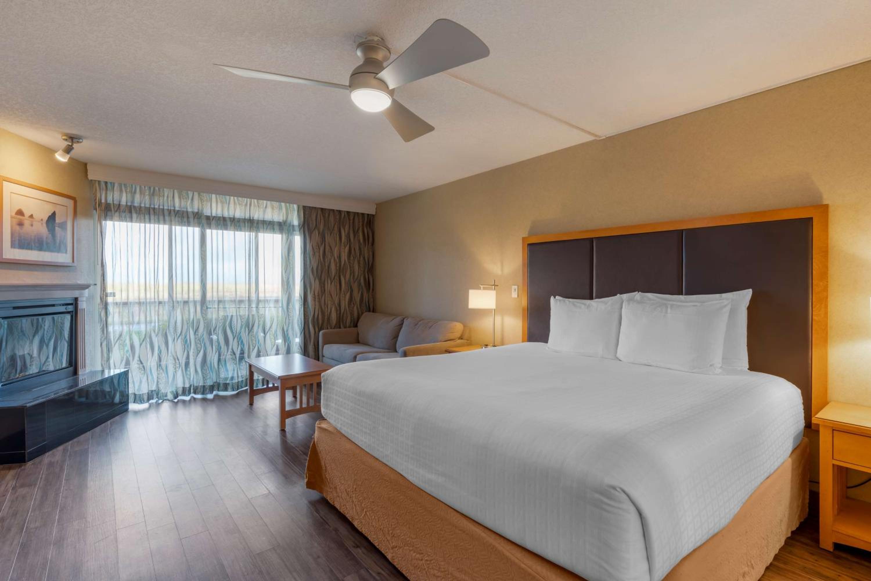 Room, King Bed, Dune View