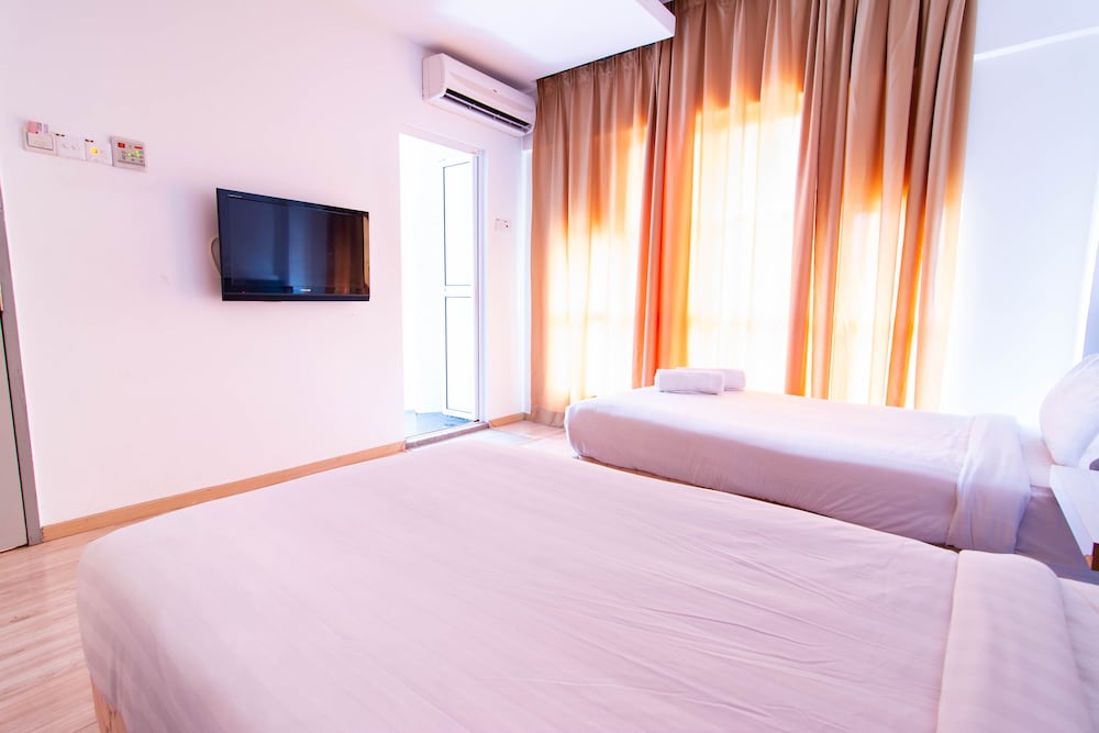 Hotel Zamburger Plaza Mahkota 44/67