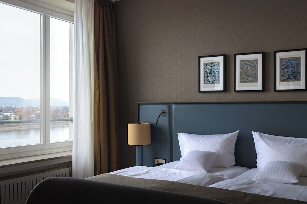 DELUXE, DOUBLE BED, RIVER VIEW