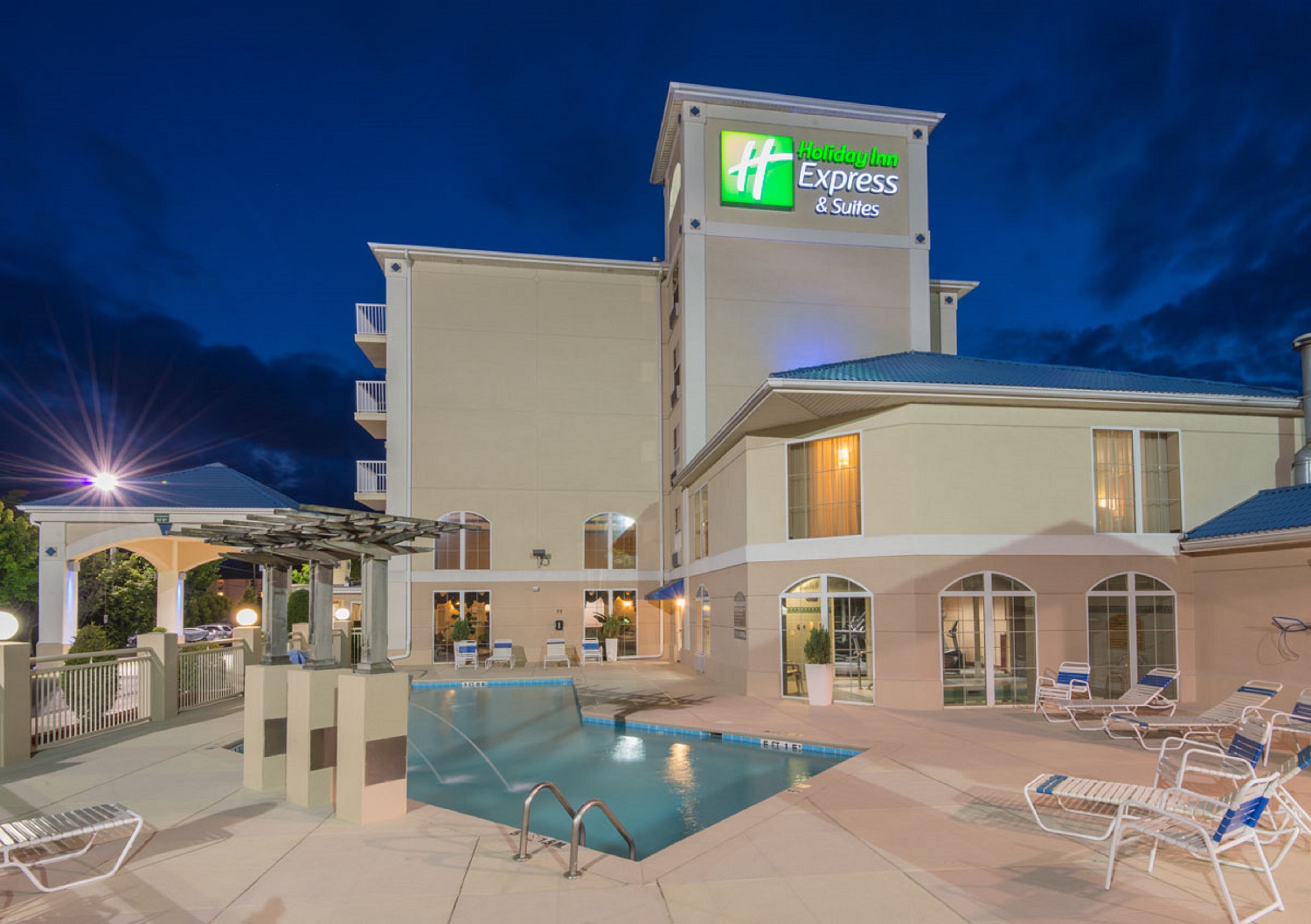 Holiday Inn Express & Suites Asheville SW - Outlet Ctr Area 5/34