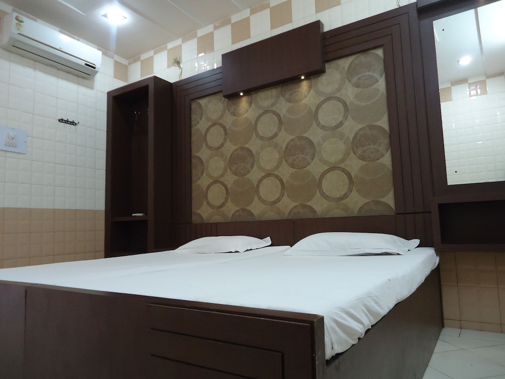 Hotel Sheela 29/53