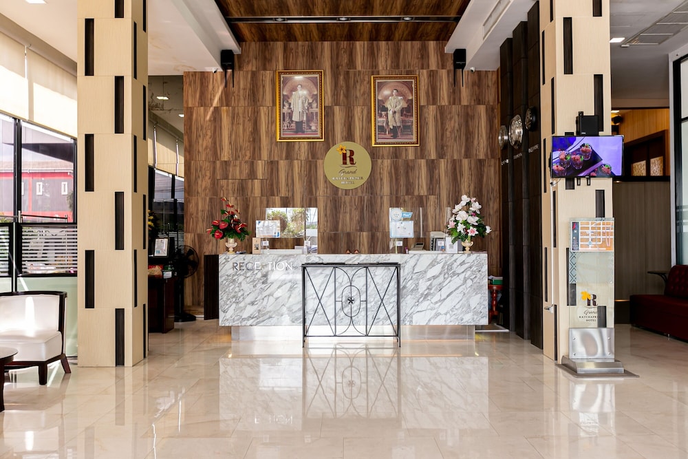 Grand Ratchapruek Hotel 10/70