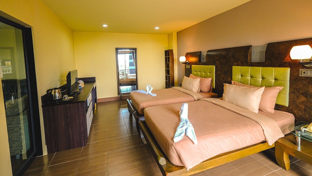 1 BEDROOM, BASIC, SUITE, TWIN BEDS