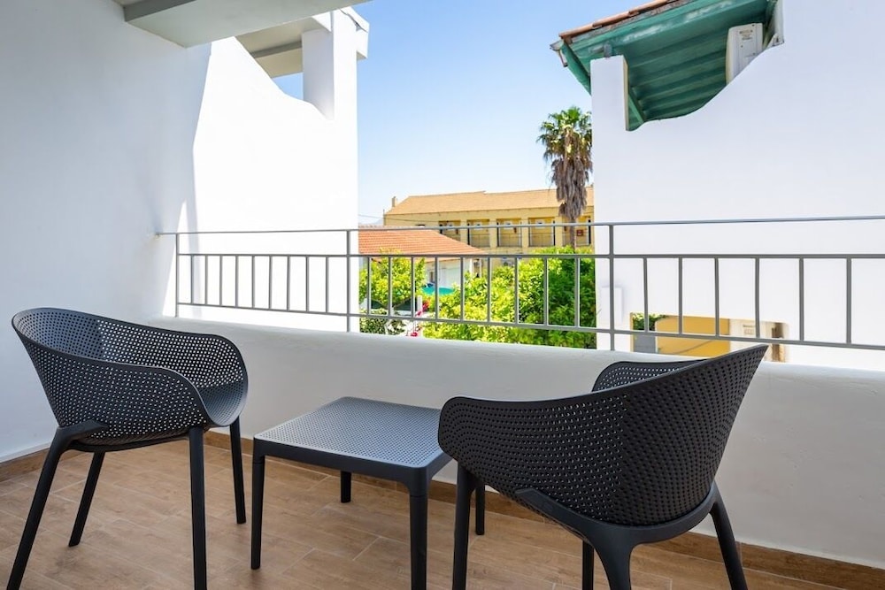 Sirocco Hotel 30/36