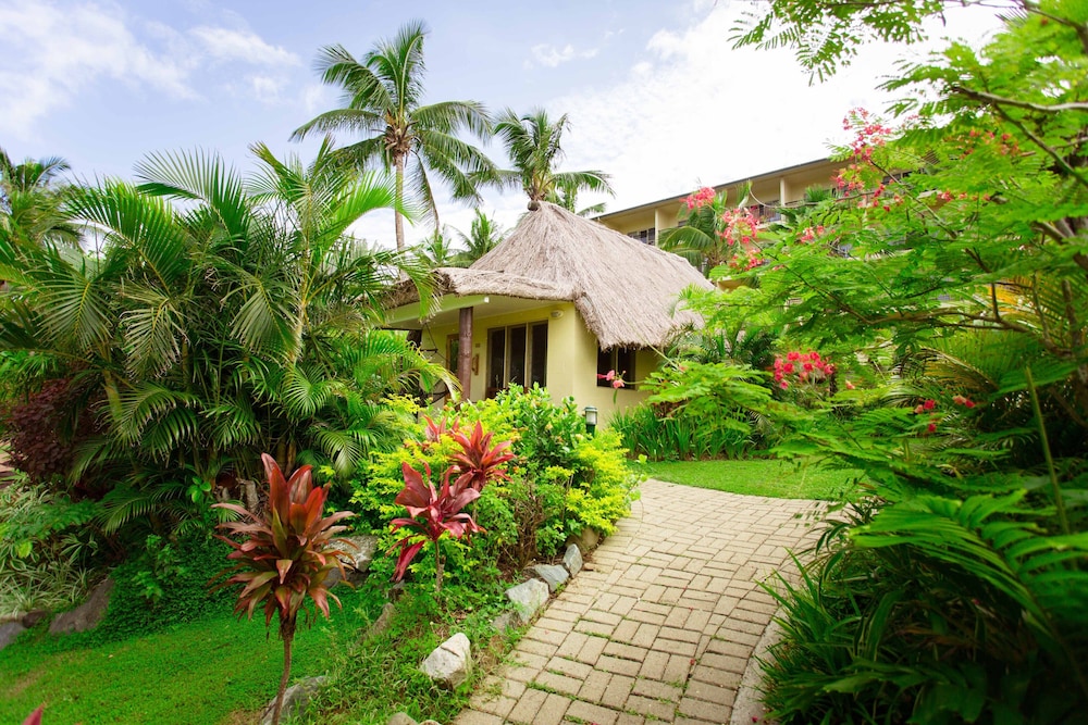 Outrigger Fiji Beach Resort 4/31