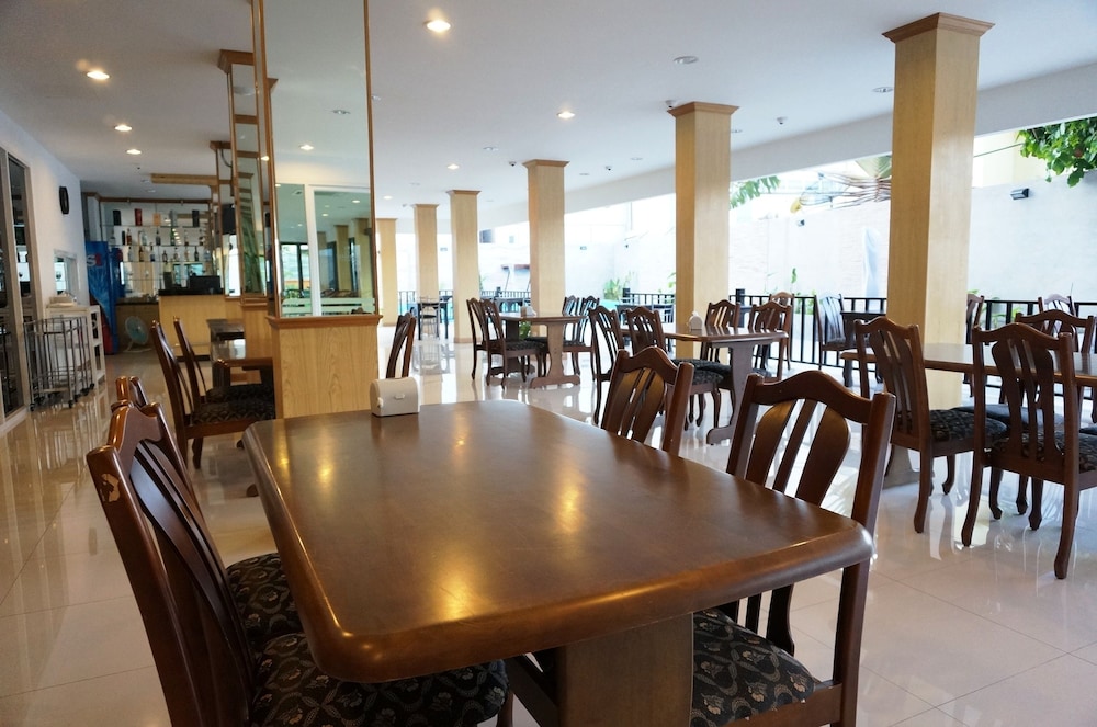 Th Beach Hotel 48/64