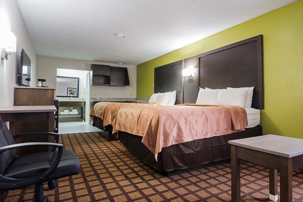 Quality Inn Raeford, NC 13/31