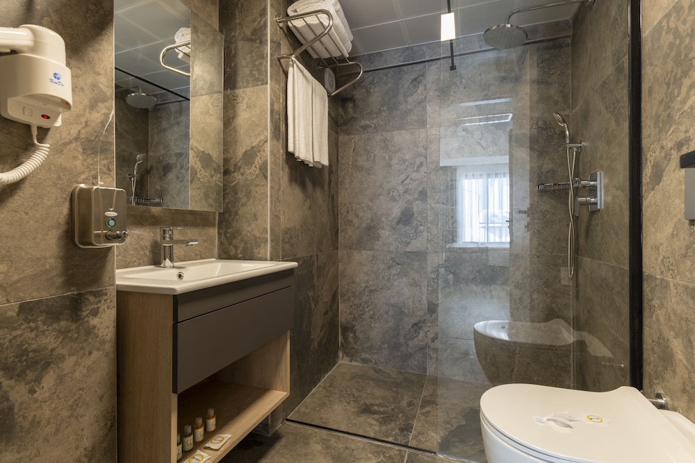 Irenic Hotel 47/49