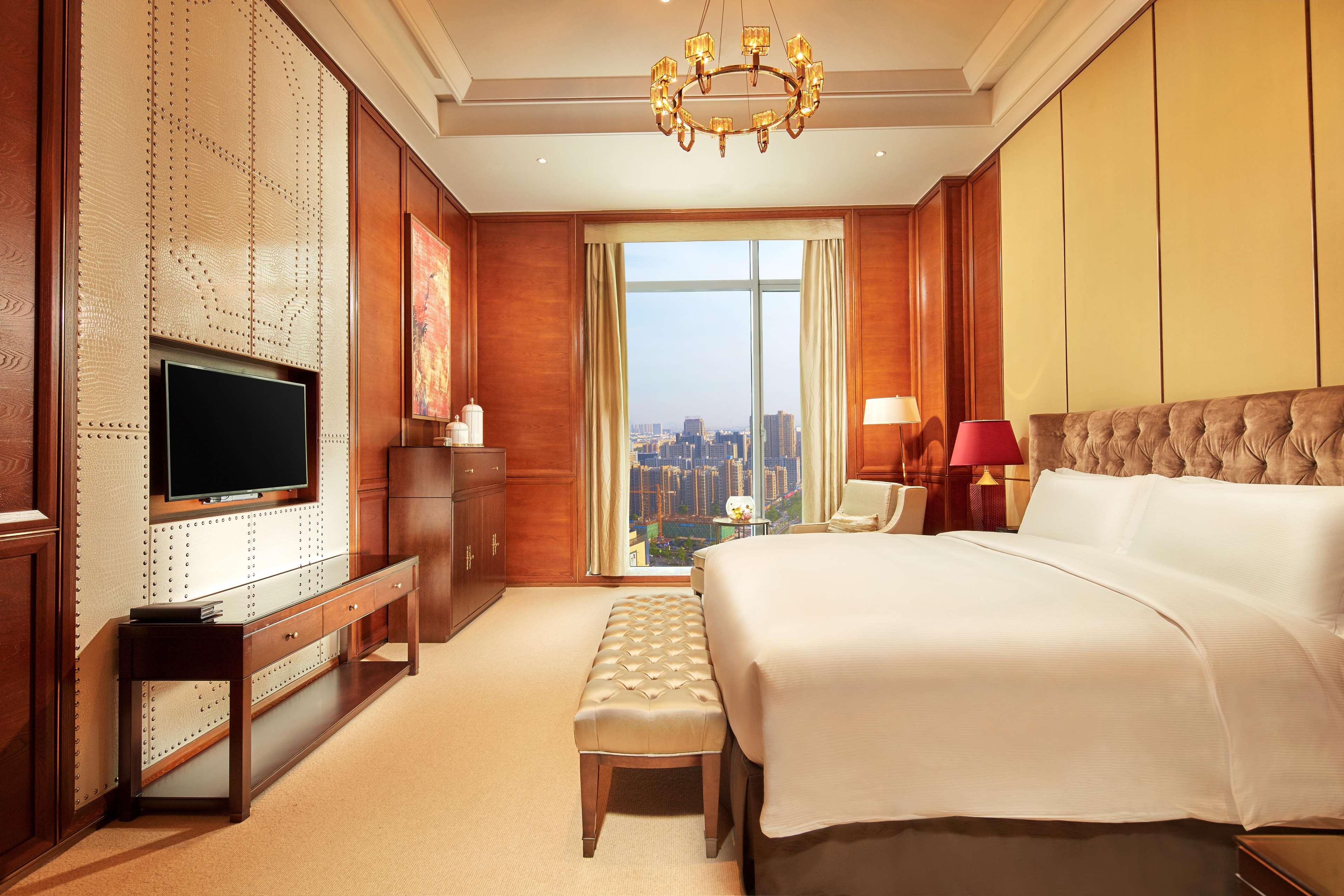 PRESIDENTIAL, SUITE, KING BED, LOUNGE ACCESS