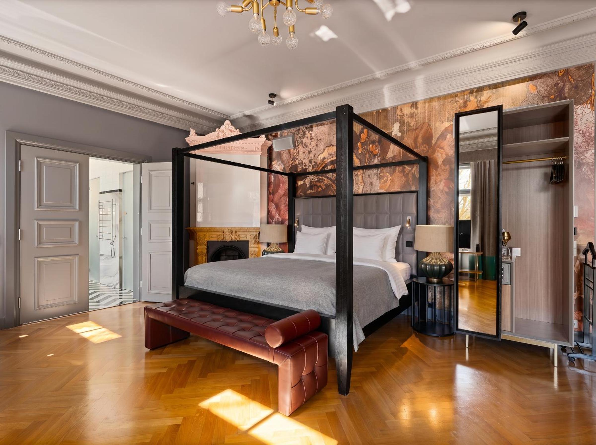 Suite, King Bed