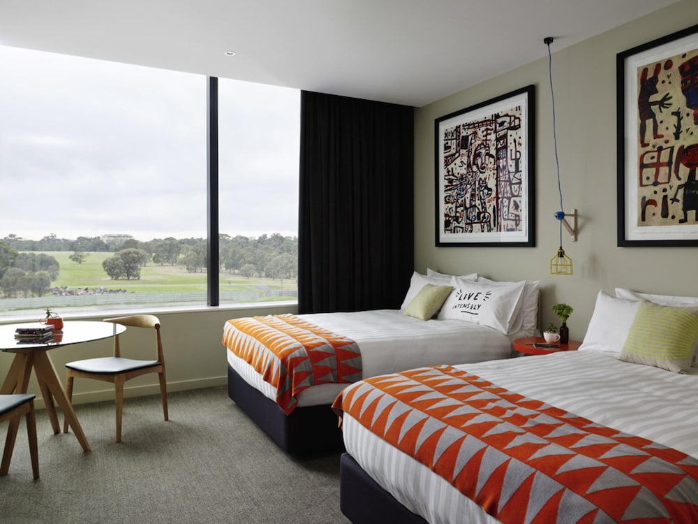 LARWILL, TWIN BEDS, PARK VIEW