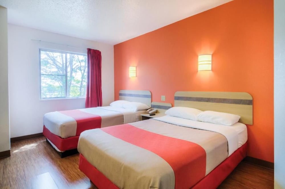 Motel6 Lakeville, MN - South - Lakeville 20/59