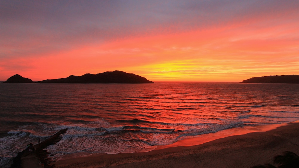 Suites Las Flores Beach Mazatlan 45/50