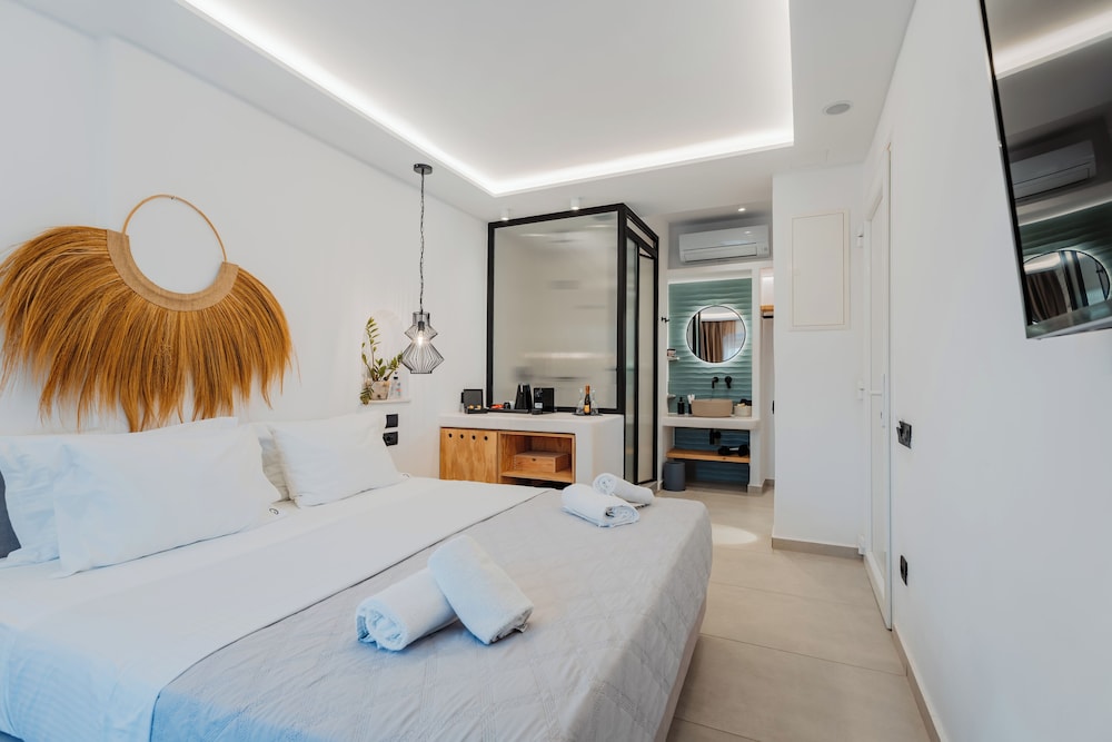 OLIVING MYKONOS LUXURY SUITES 12/50