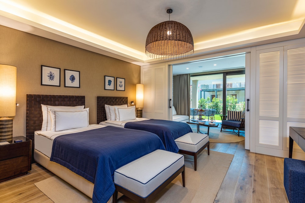 SUPERIOR ROOM LAND VIEW