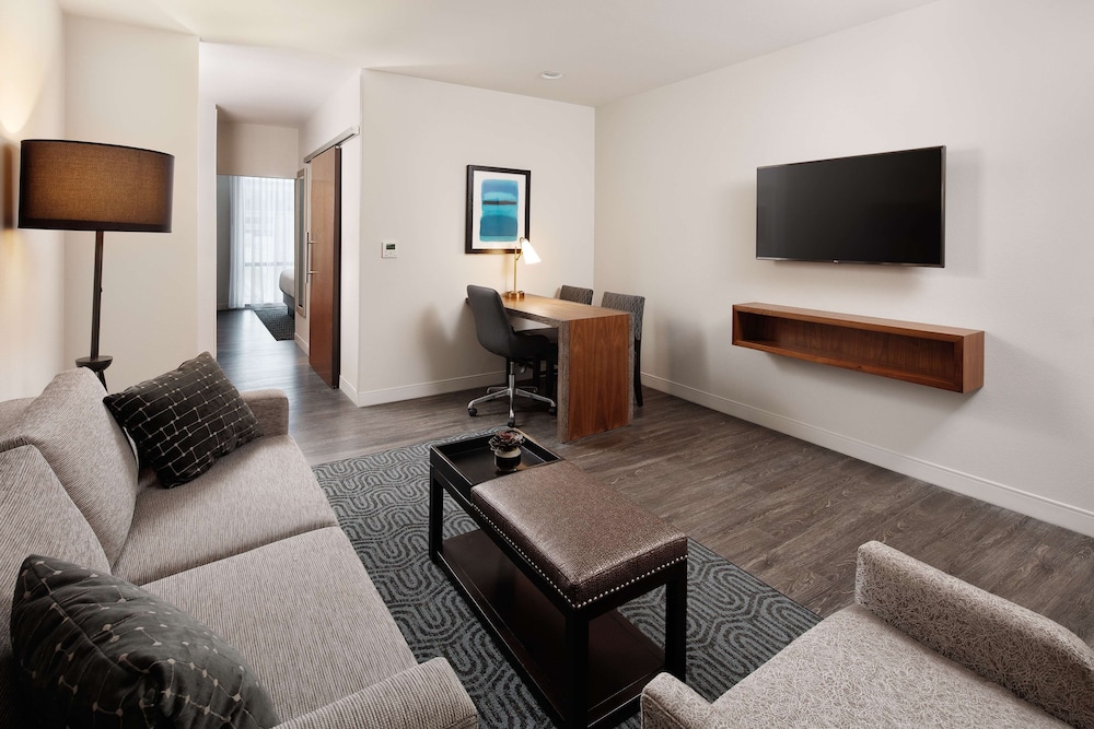 EMBASSY SUITES BY HILTON AMARILLO DOWNTOWN HOTEL 31/62