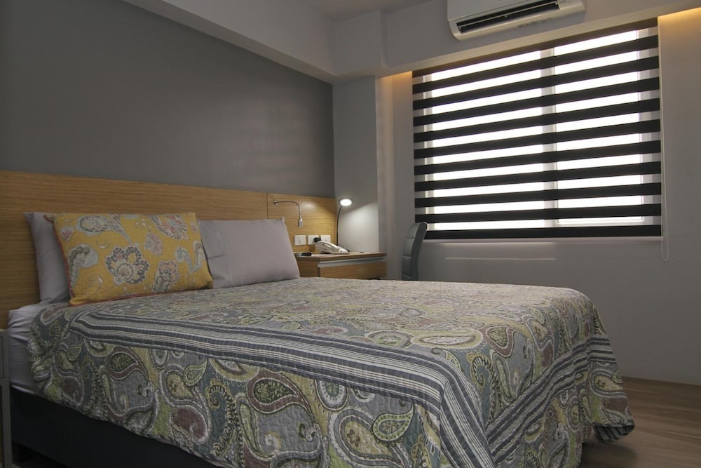 Cebu Hotel Plus 11/55
