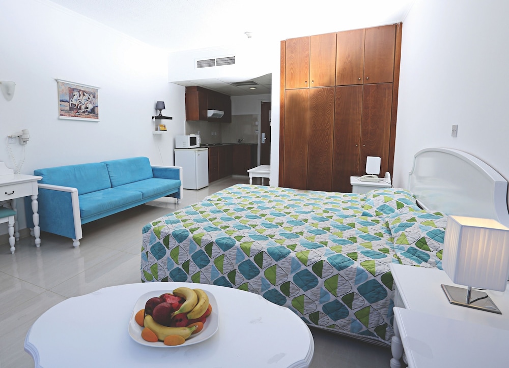 Marlita Beach Hotel Apartments 30/50