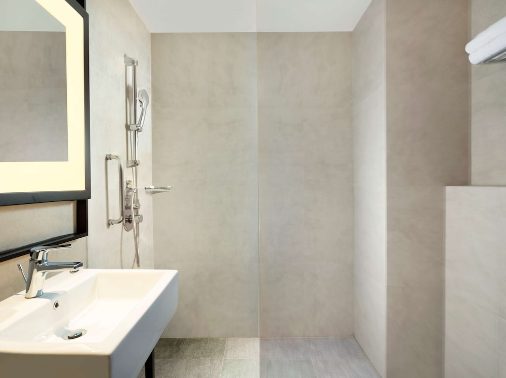 Hilton Garden Inn Jakarta Taman Palem 19/63