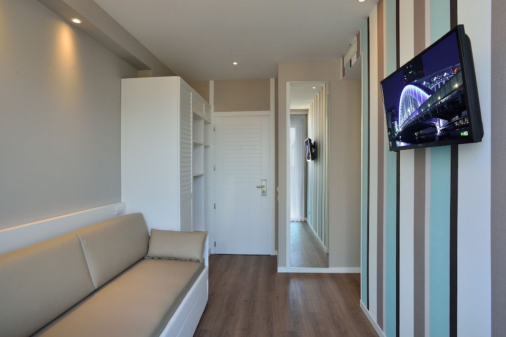 Embassy Hotel & Spa 28/43