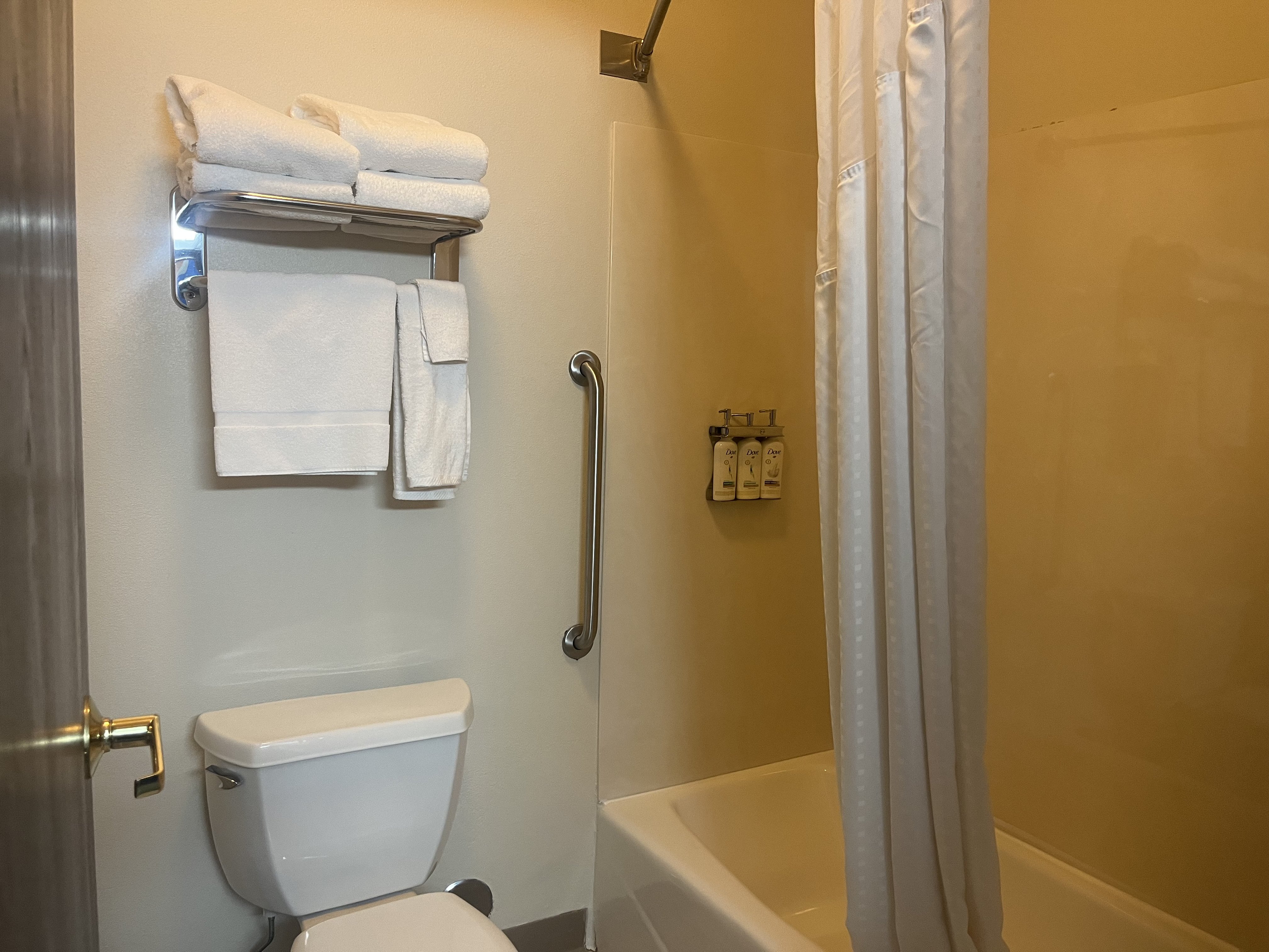 Holiday Inn Express Hotel and Suites Sioux Falls At Empire Mall 75/75