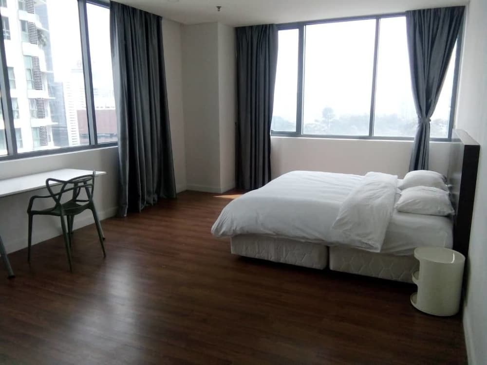 Summer Suites Residences By Subhome 28/68