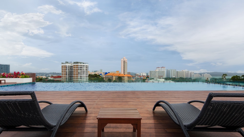Aiyara Grand Hotel 70/77