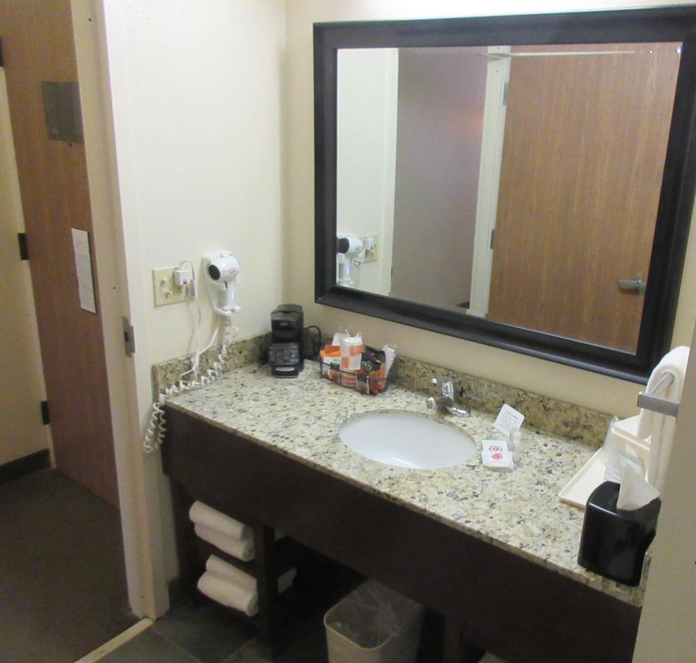 Comfort Inn & Suites Moss Point Pascagoula 19/40
