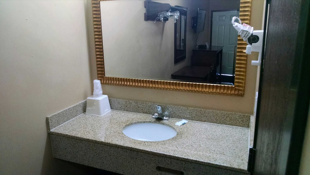 Hollywood Palms Inns & Suites 50/56