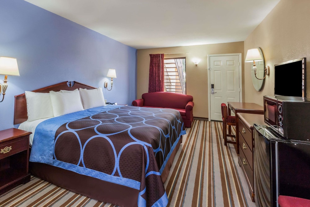 Super 8 By Wyndham Mt. Pleasant Tx 7/14