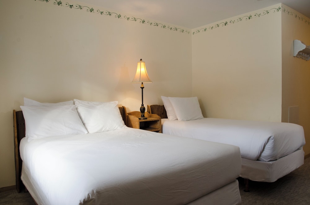 Deluxe, 1 Double and 1 Single Bed
