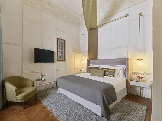 Courtyard, Double Bed