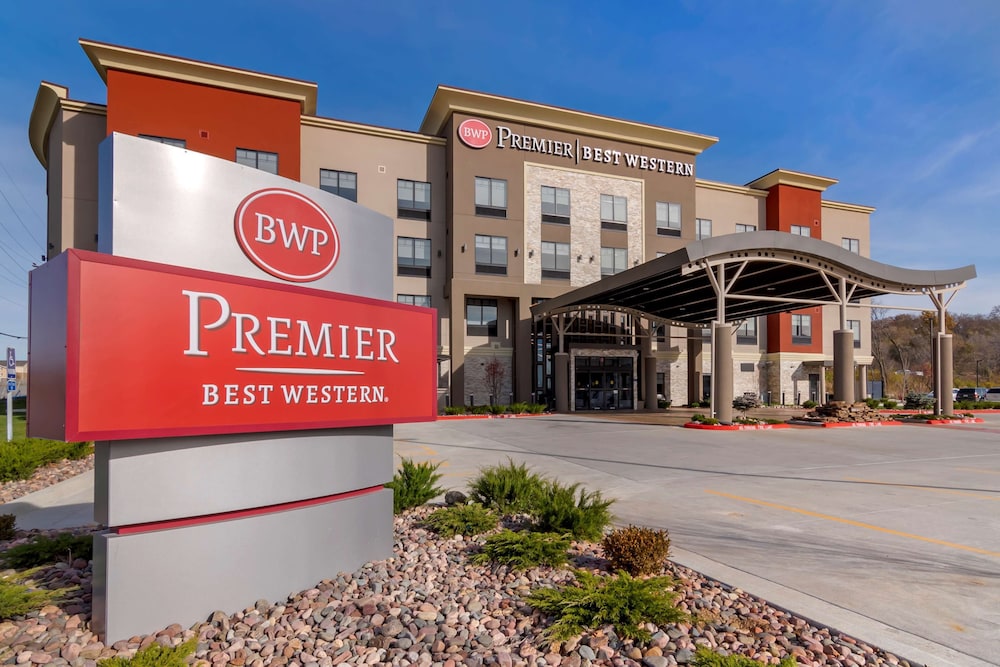 Best Western Premier Liberty Inn & Suites 1/48