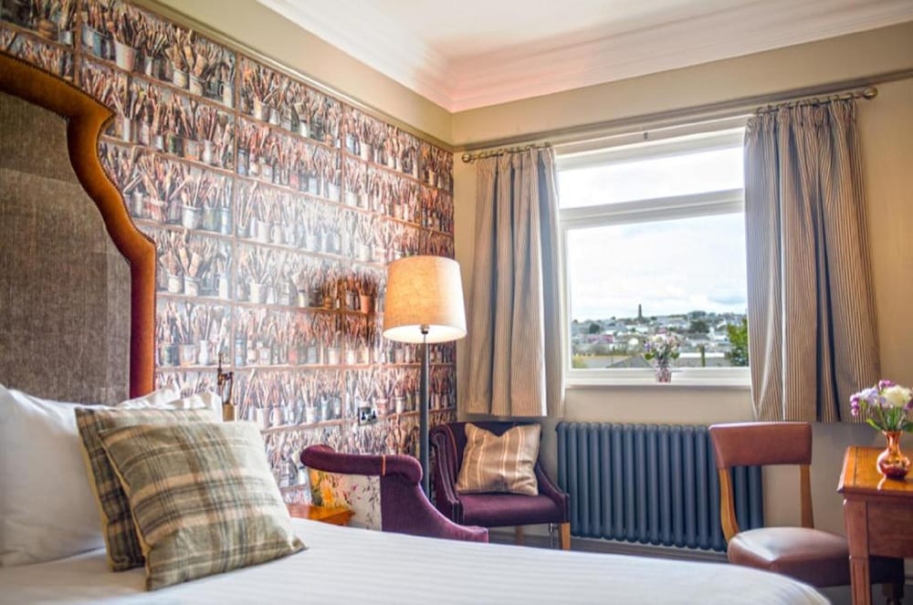 PENVENTON PARK HOTEL 36/42
