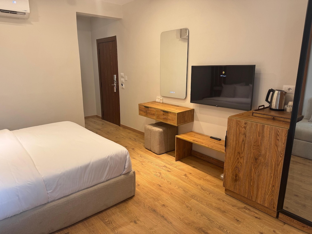 Pyramid, Signature, Panoramic, Suite, King Bed, Sofa, Hot Tub، Palacio Pyramids Hotel 3/6