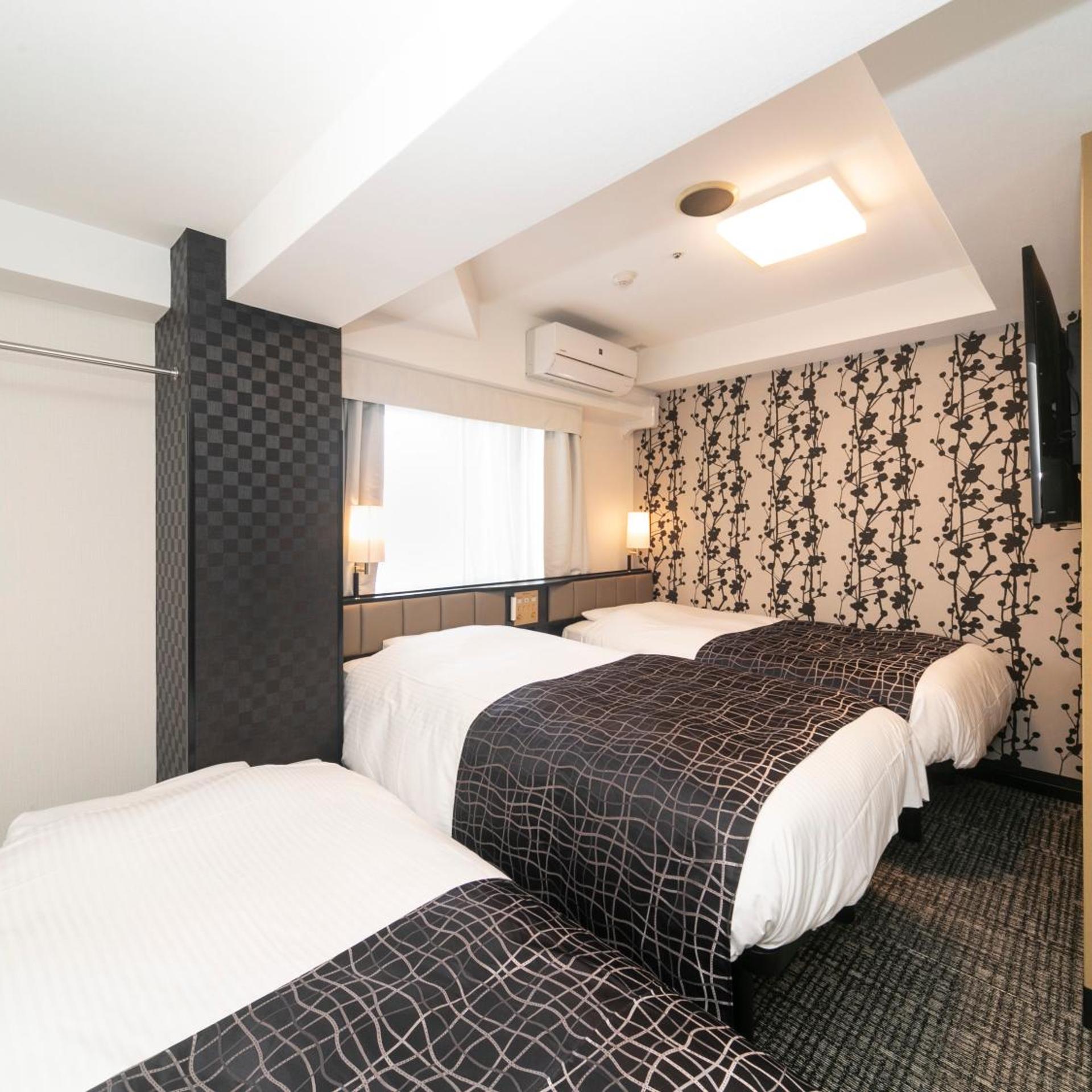 Room, Triple