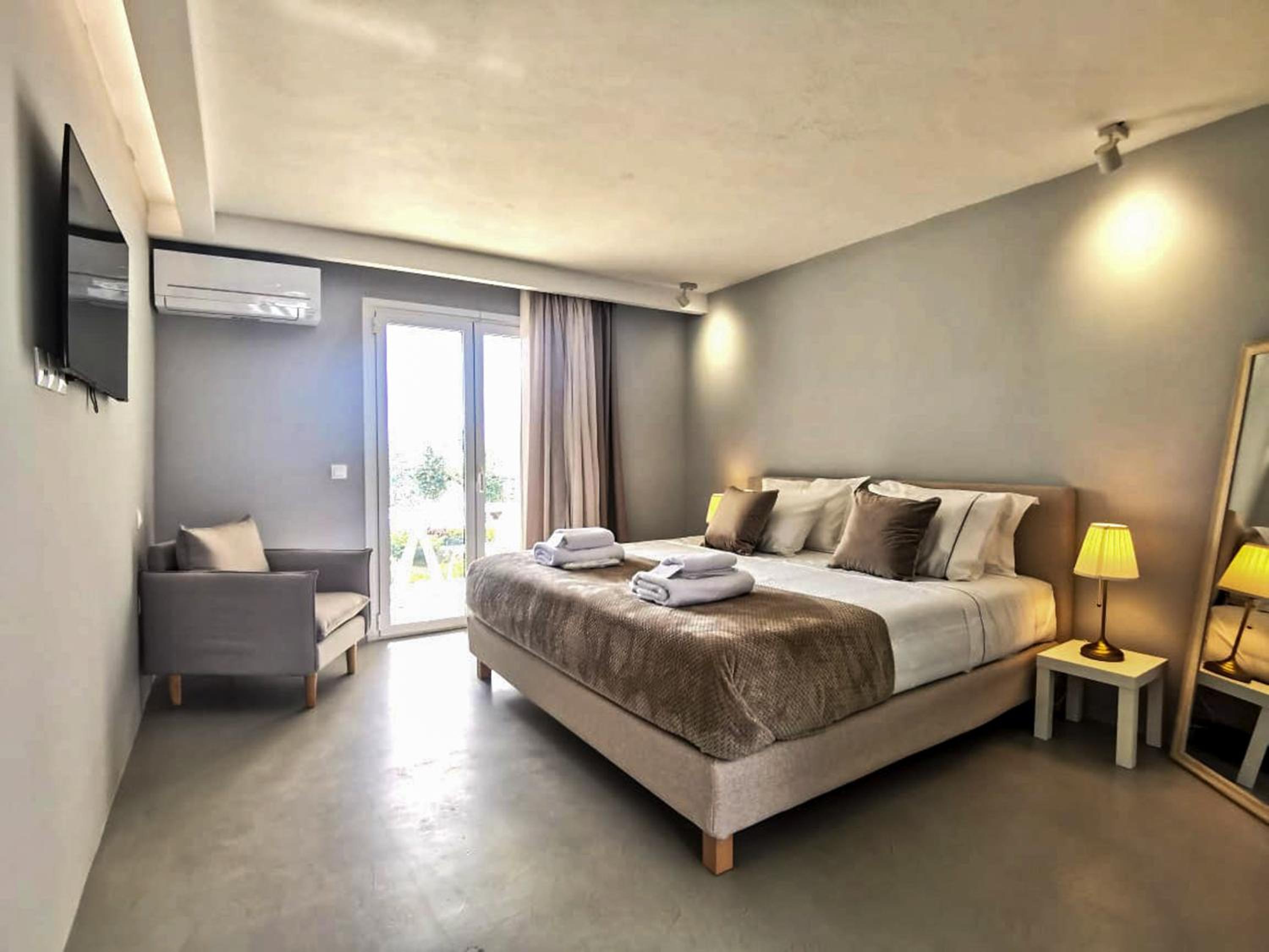 Suite, Queen Bed, Sea View