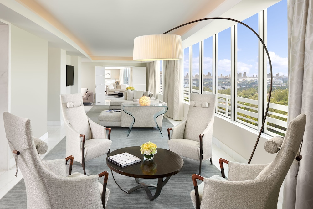 Fontainebleau Miami Beach 24/46