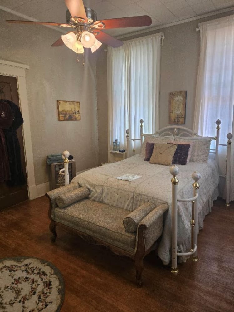 The Lancaster Manor Bed and Breakfast 15/50