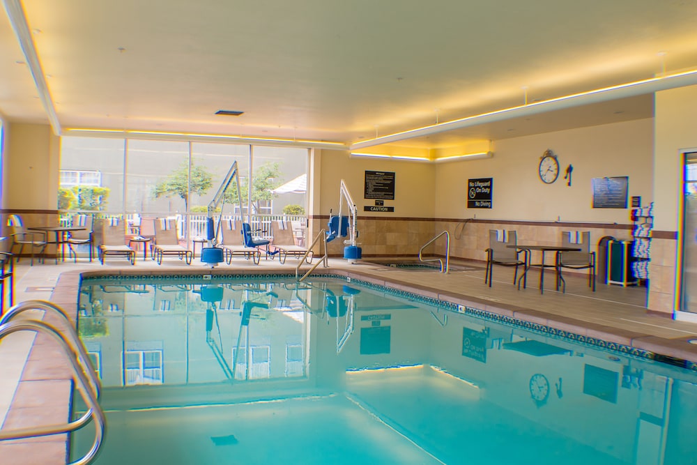 Hampton Inn & Suites Orem 12/43