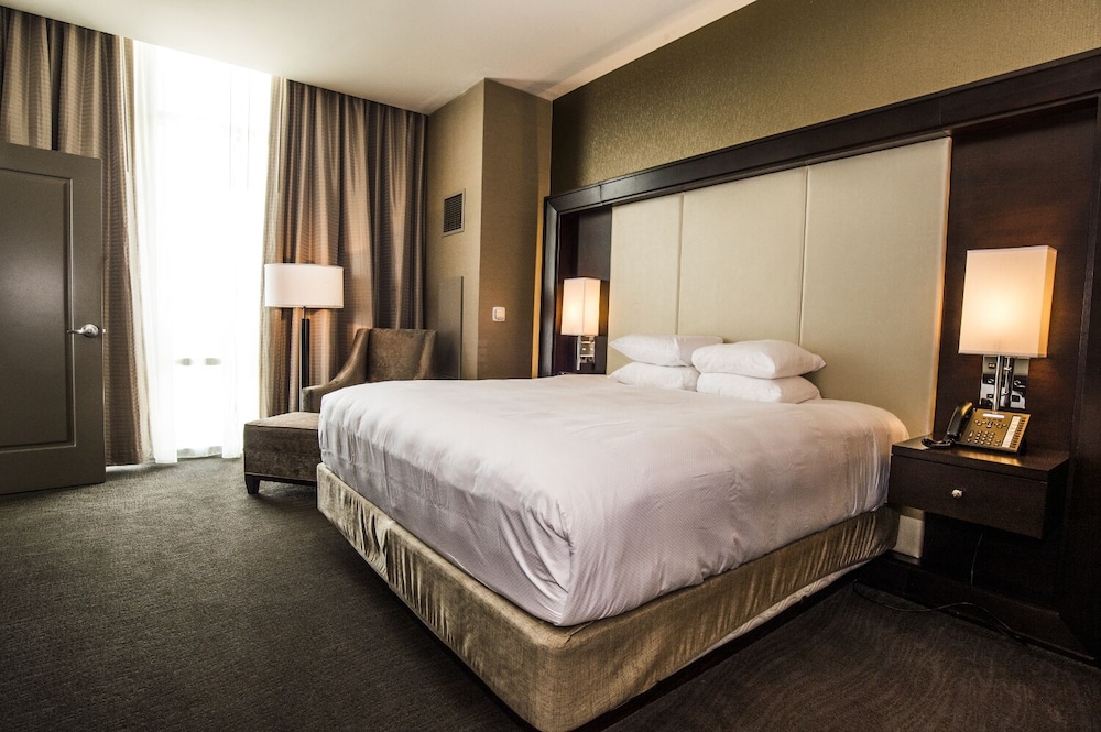 Platinum, Suite, King Bed, Accessible