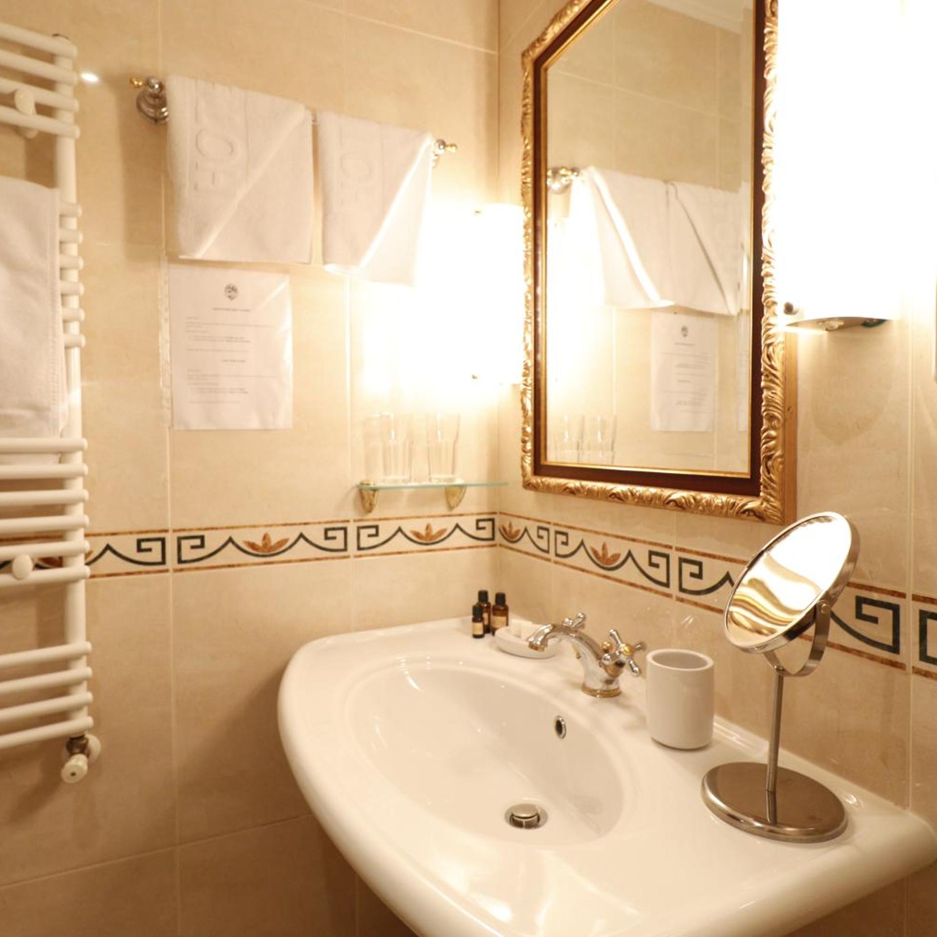 غرفة سوبيريور بسرير مزدوج أو سريرين منفصلين بإطلالة على الحديقة، Garni Hotel Leopold I 2/3