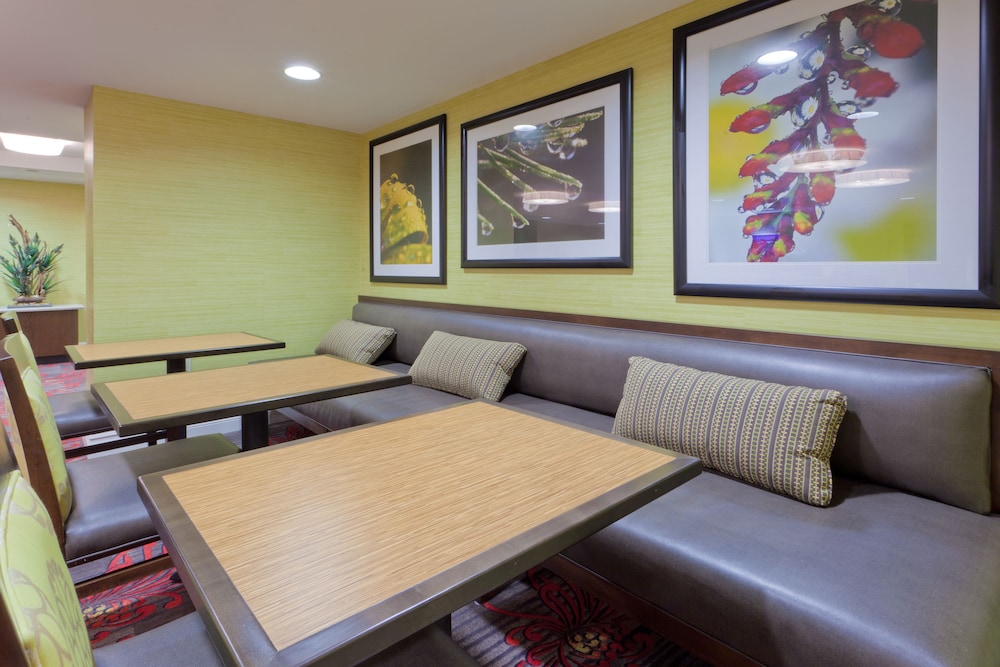 Holiday Inn Express Neptune 50/80