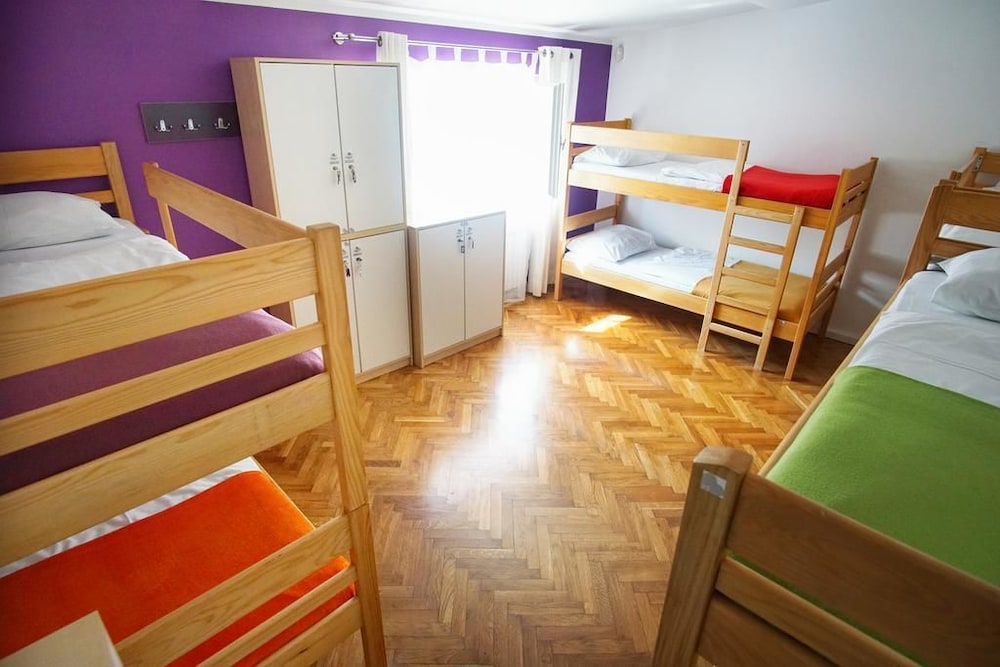 Whole Wide World Hostel & Bar 13/50