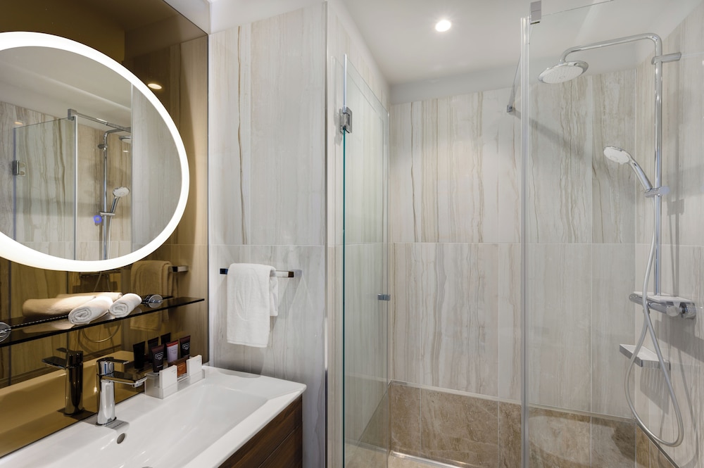 Hotel Emerald & Suites 53/56